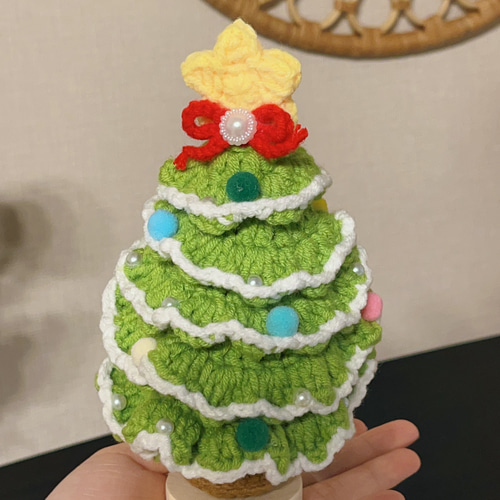 ハンドメイド　手編みクリスマスツリー　かぎ編み　あみぐるみ 編みぐるみ クリスマス ツリー かぎ針編み あみぐるみ KURI 通販