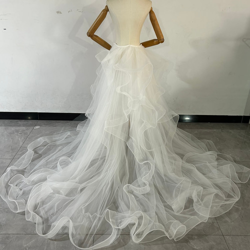 華やかなトレーン 取り外し オフホワイト ラッフルフリル 可愛い お  