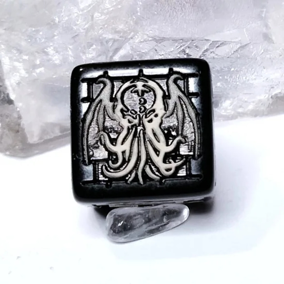 クトゥルフ 触手 黒 レーザー彫刻+刻印 6面 サイコロ ダイス 4枚目の画像