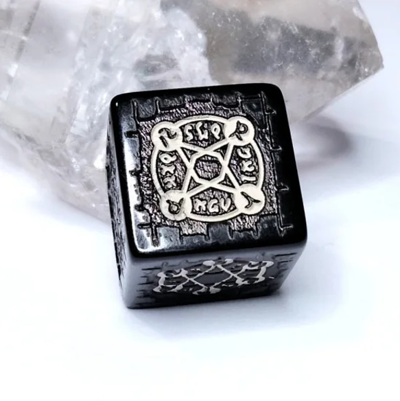 魔法陣ダイス 黒 レーザー彫刻+刻印 6面 サイコロ ダイス 3枚目の画像