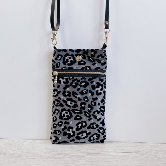 スマホショルダー ヒョウ柄グレー/豹柄ラメ/サコッシュポシェット スマホポーチ サブバッグ/合皮ストラップ◎ギフト母の日 4枚目の画像