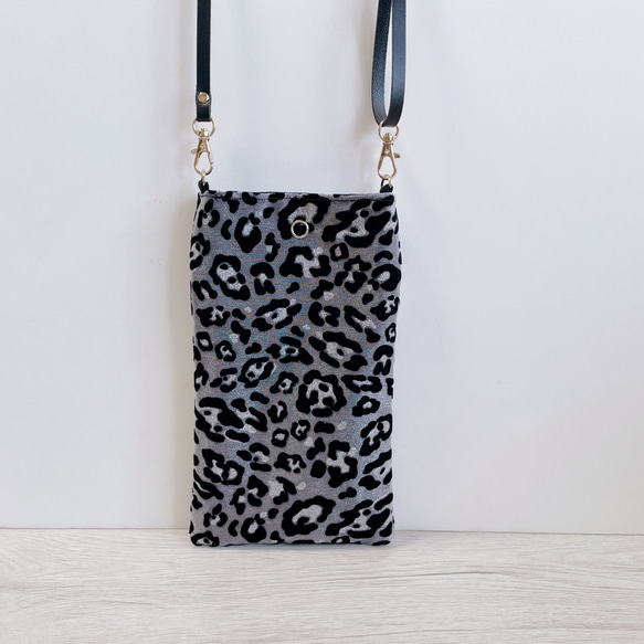 スマホショルダー ヒョウ柄グレー/豹柄ラメ/サコッシュポシェット スマホポーチ サブバッグ/合皮ストラップ◎ギフト母の日 5枚目の画像
