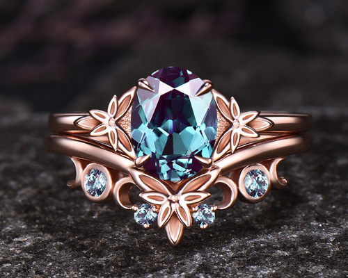 ユニークな6月の誕生石アレキサンドライトエンゲージリング