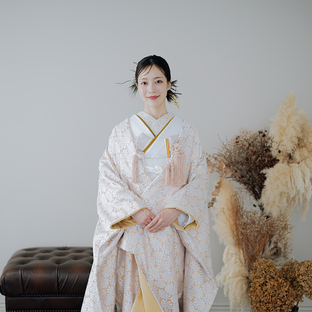 【新作】花嫁和装　ベージュ系　色打掛　重ね衿　はこせこ　懐剣　扇子セット