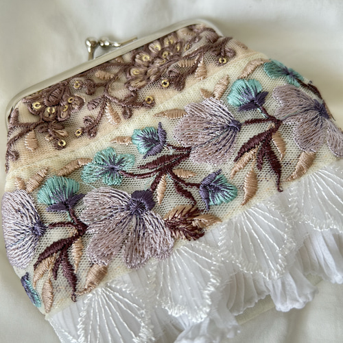 最新入荷】 インディゴブルーの装いのがま口ポーチ手刺繍