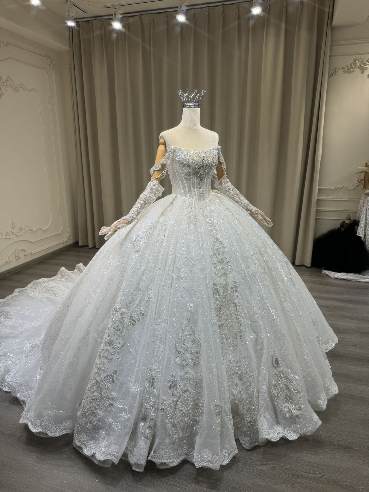 高評価続々！上品　女王派　フランフスタイル　オリジナルのウェディングドレス　グローブ付きロングスカート　披露宴結婚前撮り