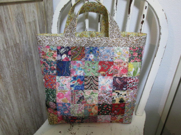 英国ヴィンテージリバティカレピースパッチワークのリバーシブル手提げ