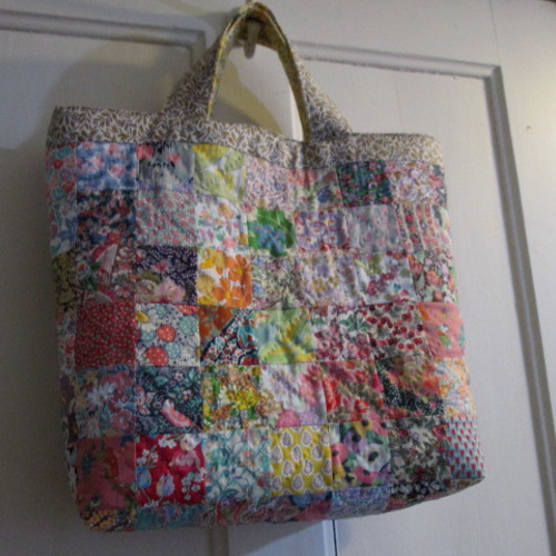 英国ヴィンテージリバティカレピースパッチワークのリバーシブル手提げ