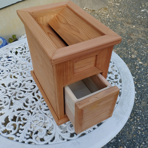 柿渋塗賽銭箱（台付） 柿渋塗賽銭箱（台付）