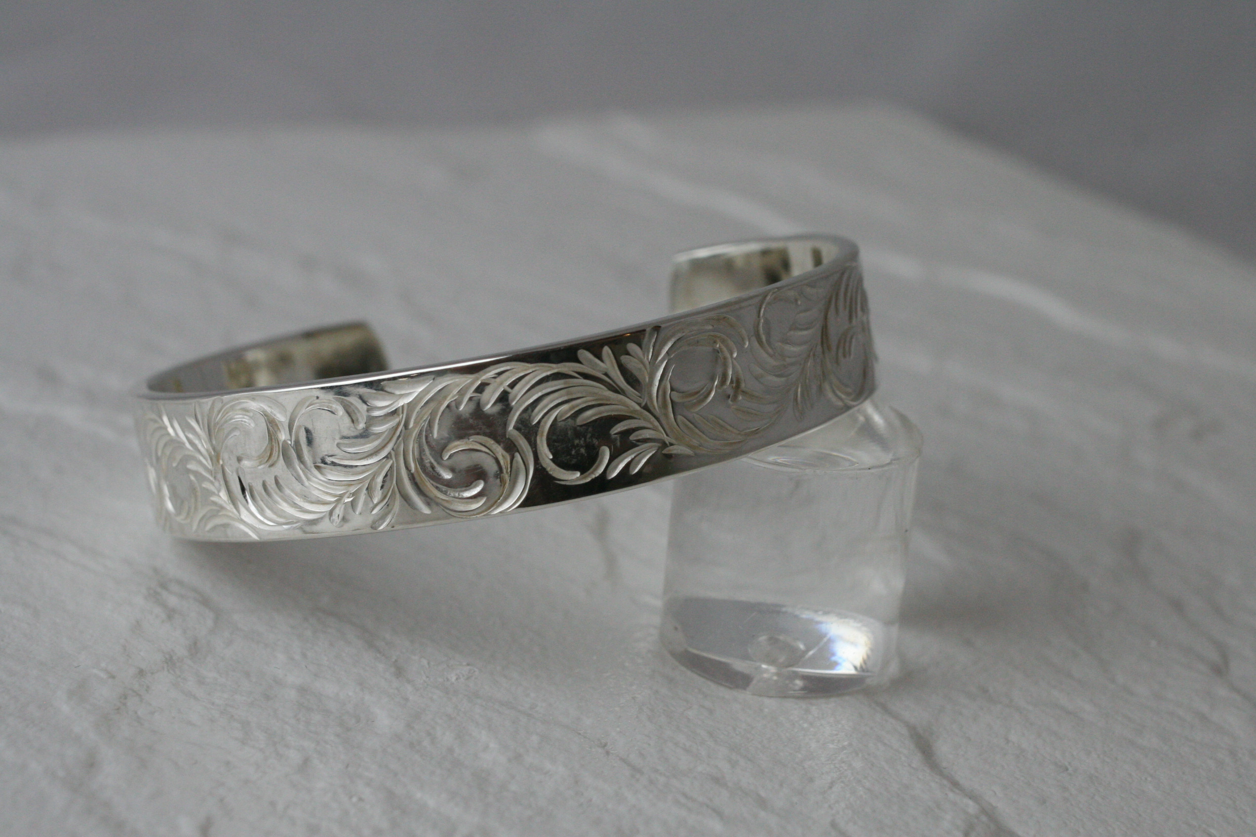 幅広12ミリsilver950唐草バングル