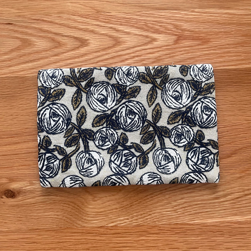 ミナペルホネン ブックカバー 文庫本 rosy mina perhonen の刺繍生地