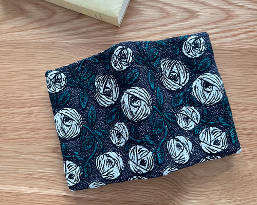 ミナペルホネン ブックカバー 文庫本 rosy mina perhonen の刺繍生地
