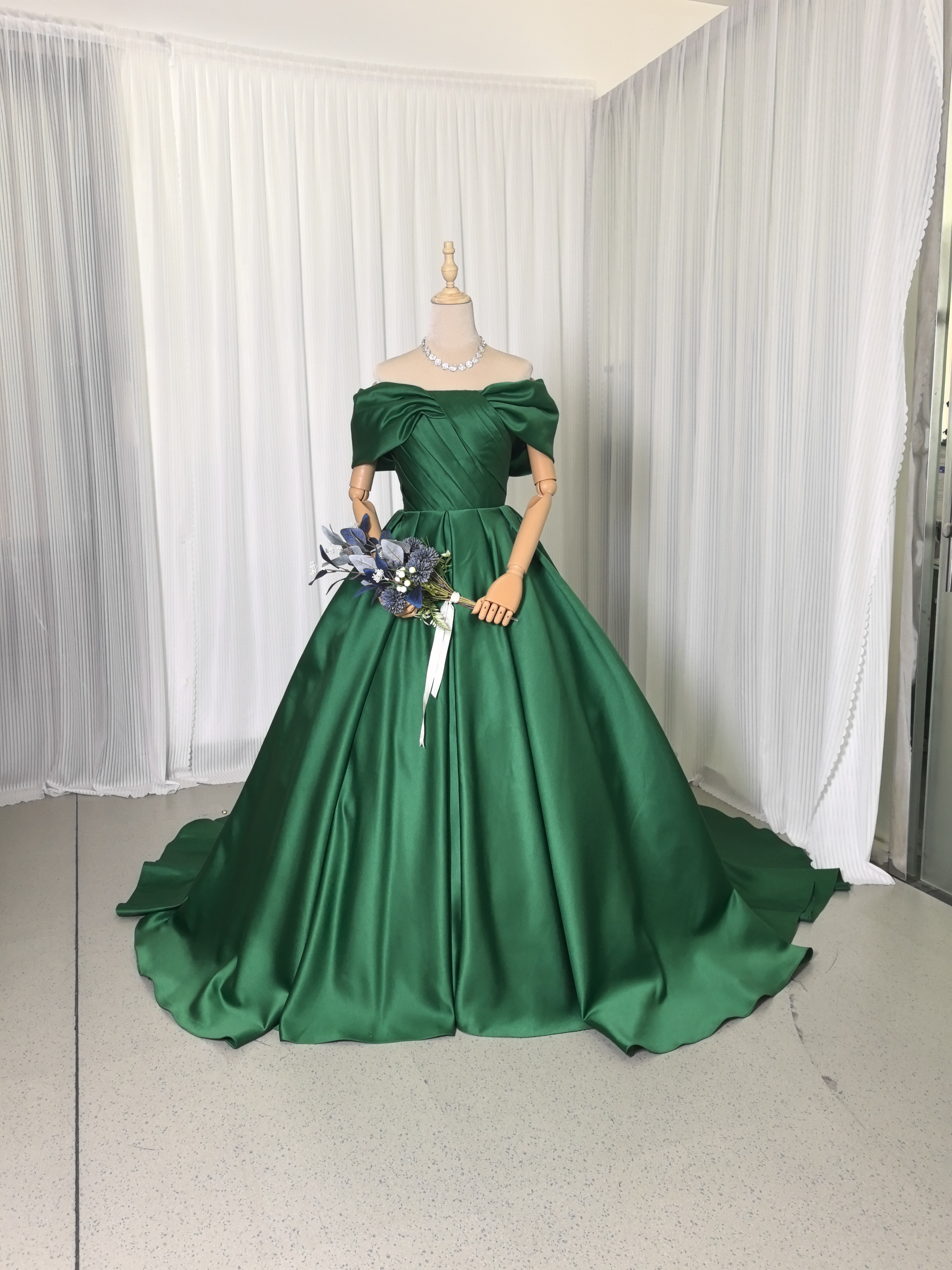 送料無料！カラードレス オフショルダー 光沢サテン エレガント 大人っぽい 披露宴/結婚式 ブライダル 28,393円