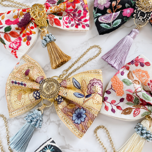 インド刺繍×パール 一点ものリボンバッグチャーム【Lサイズ】 バッグ