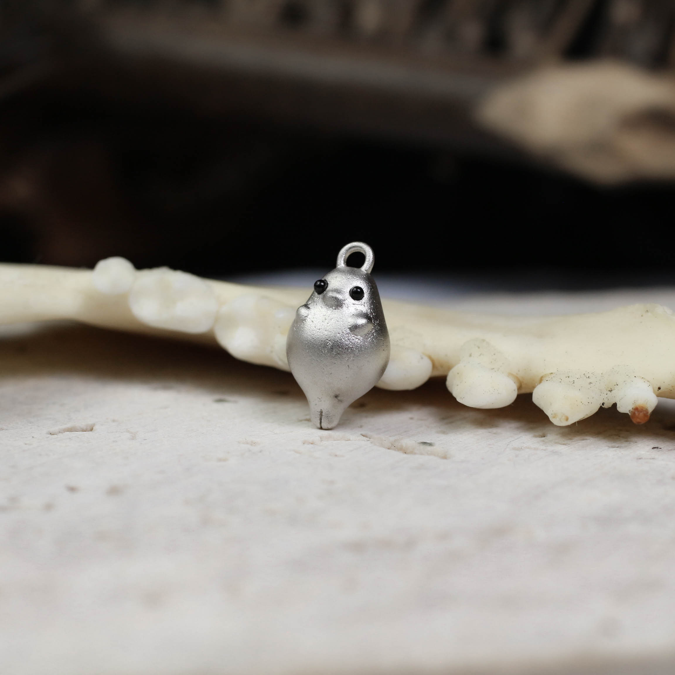 ヴィンテージ！アフガニスタン銀細工「銀と古代貝」のペンダント