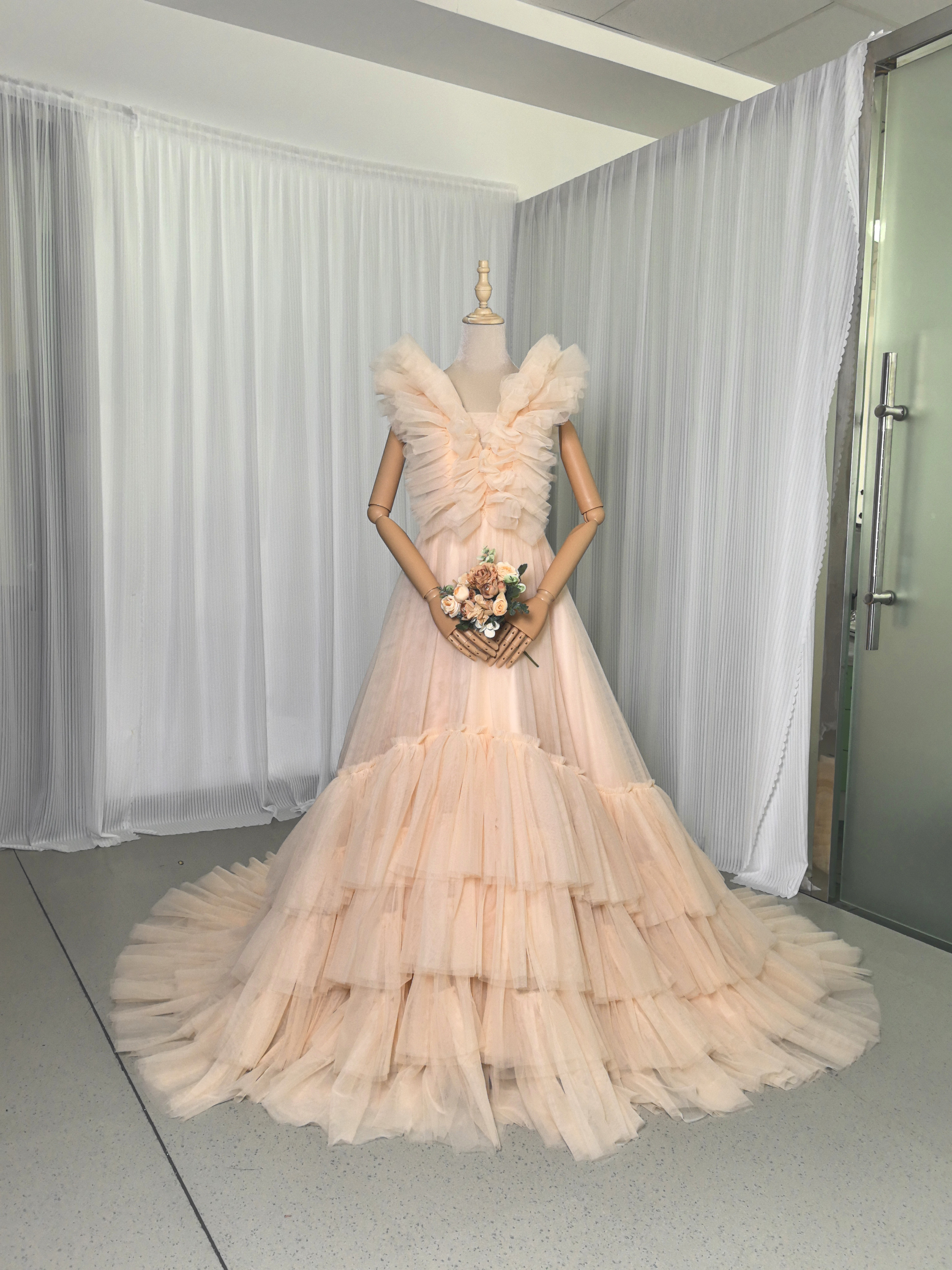 送料無料！カラードレス  Vネックドレス シャンパン色 ピンク  ソフトチュール デザイン感 前撮り