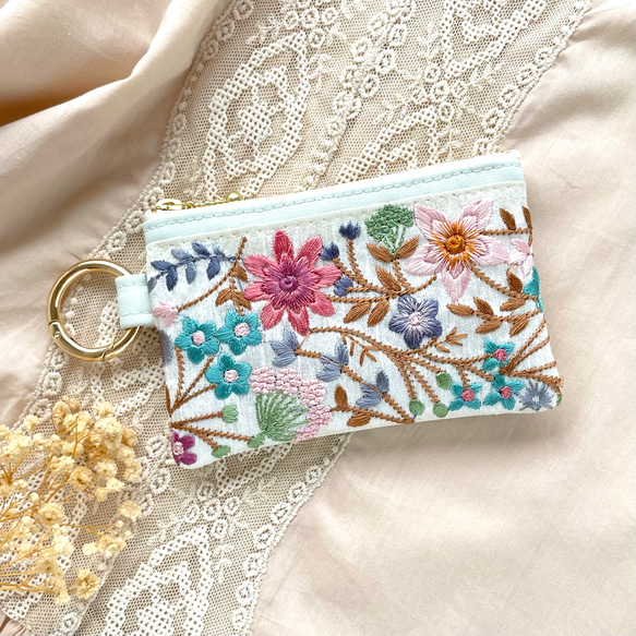 再販】インド刺繍 ミニポーチ ポーチ カラビナ フェイクレザー 小銭