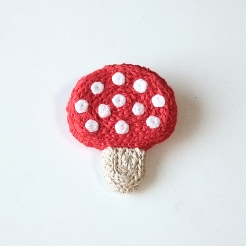 水玉きのこ 刺繍ブローチ 赤 白 バッジ 刺繍 刺しゅう キノコ かわいい