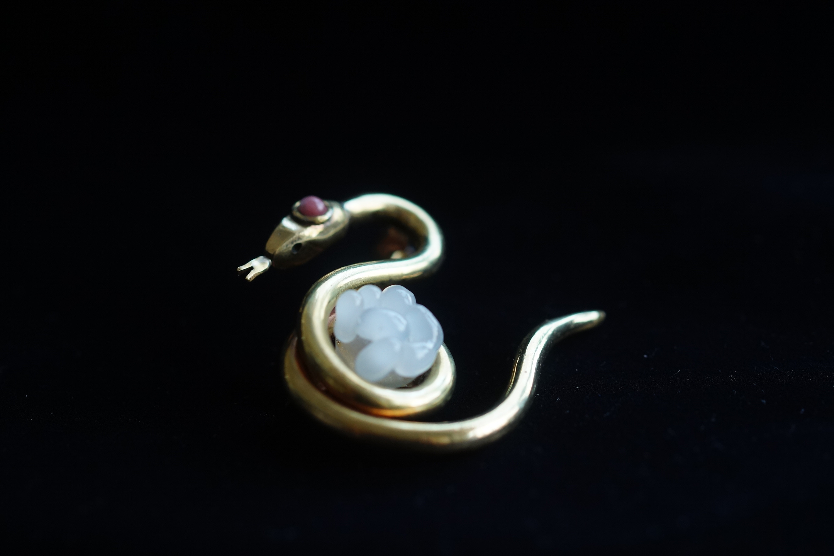 御守り金蛇のブローチ