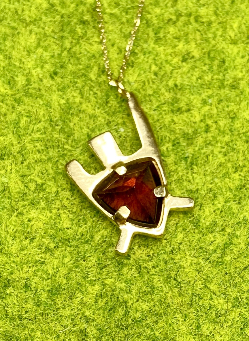 ガーネット海亀ペンダントネックレス　k18メッキ仕様