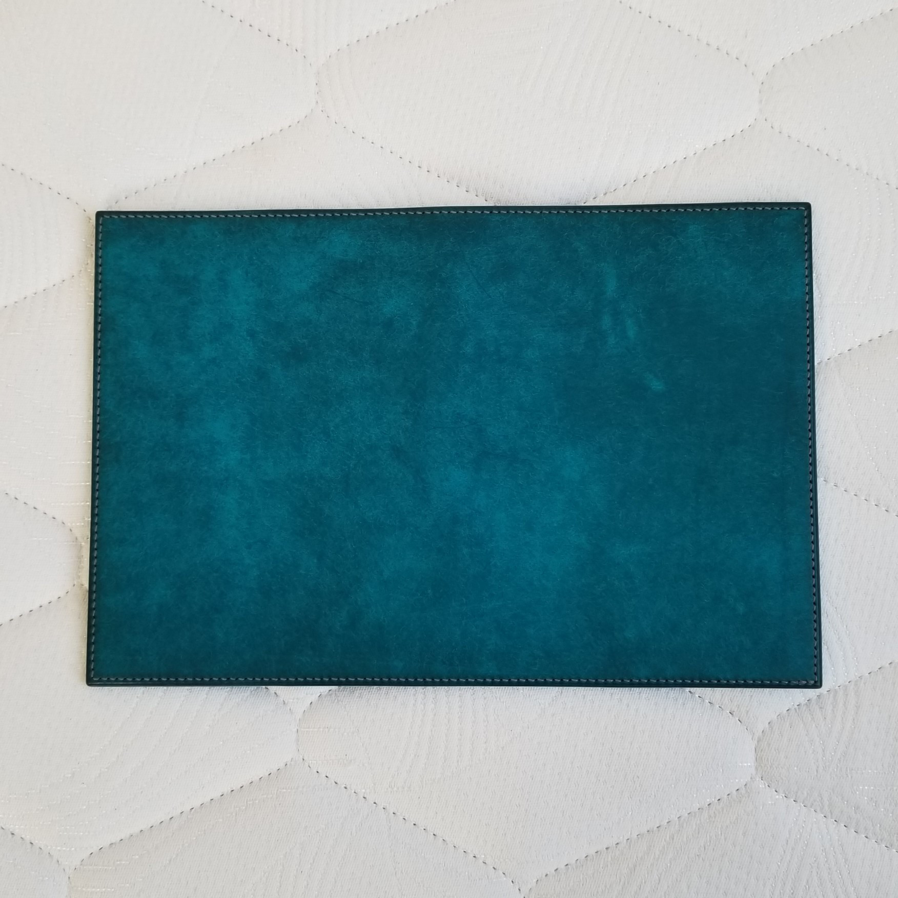 『レザーそのものを楽しめる手縫いのブックカバー（ターコイズ）単行本』（イタリア産レザー　マルゴー）