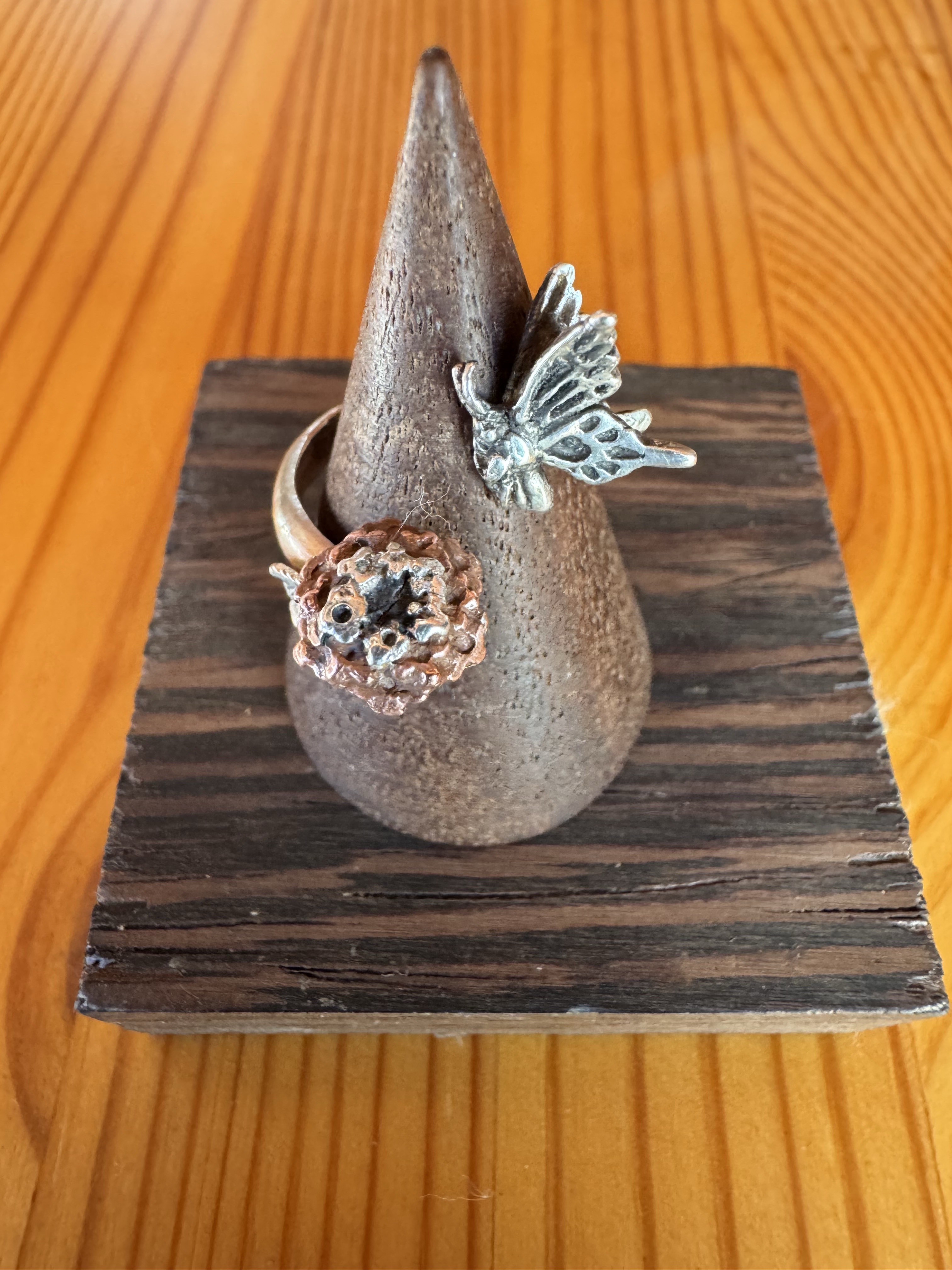 シルバーリング　「蝶よ、花よ( A butterfly garden )」