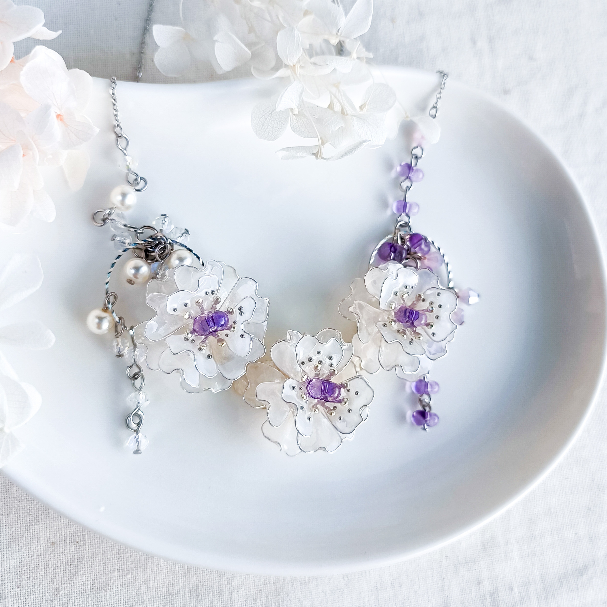 白い山茶花【サージカルステンレス】レースのような花びら Camellia <white>   薔薇