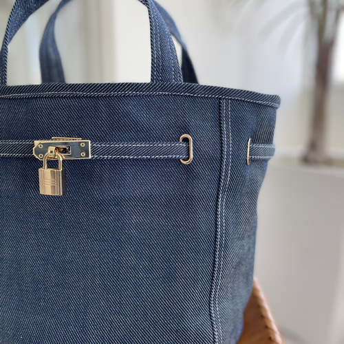 フェードカラーデニムのトートバッグ デニムバッグ 南京錠 バックル