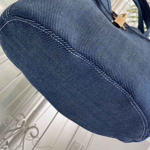 フェードカラーデニムのトートバッグ デニムバッグ 南京錠 バックル