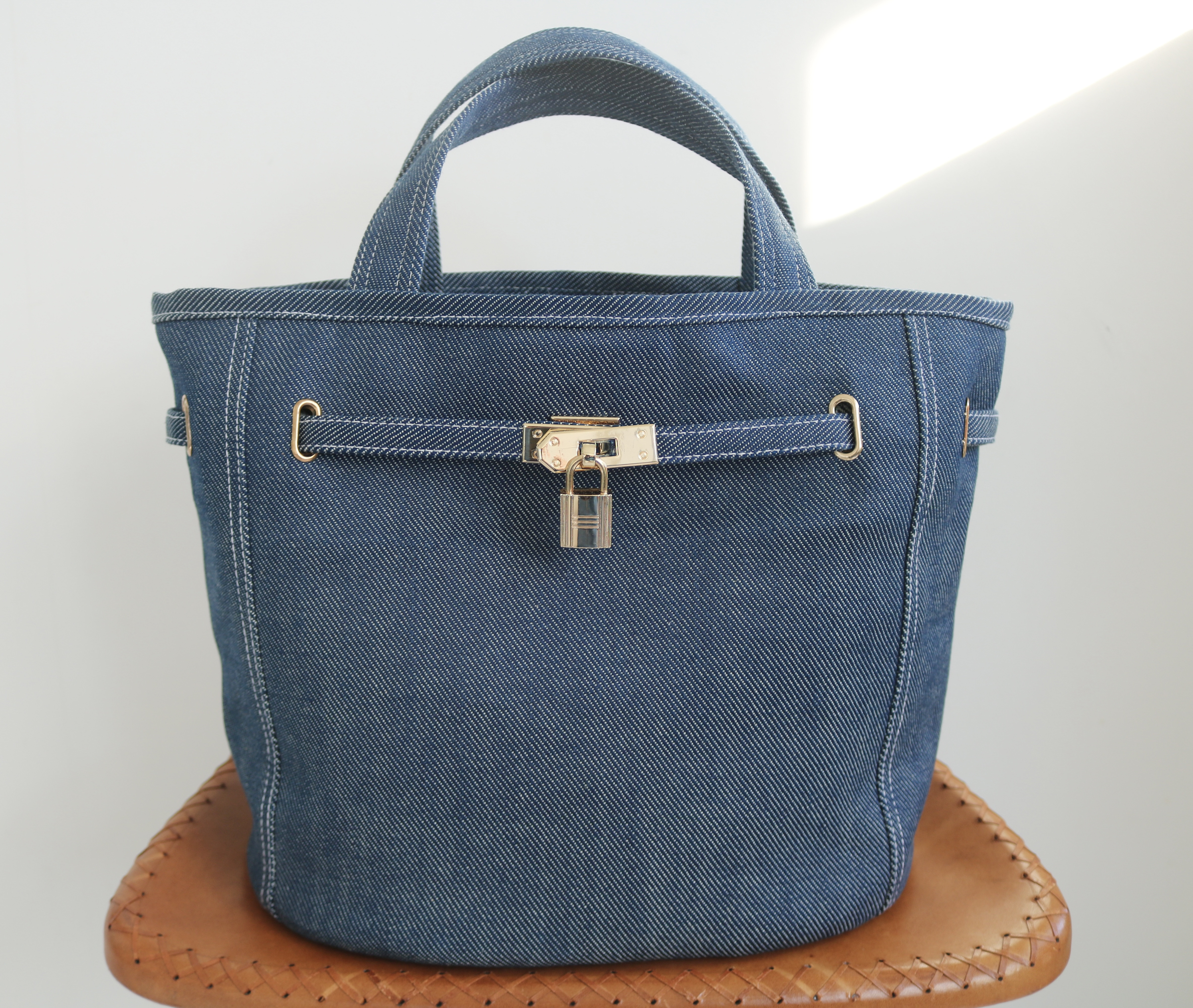 再構築デニム リメイクバッグ トートバッグ ハンドバッグ　ジーンズ 南京錠 楽天市場】【すべて一点モノ！】 リメイクデニム4ポケットトート