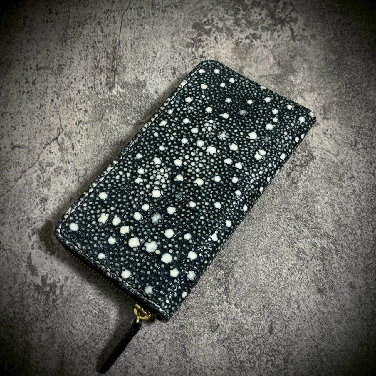 スタースティングレイ 総手縫い 長財布 カイラギ エイ革 一枚革 ガルーシャ ハンドメイド ブラック 黒