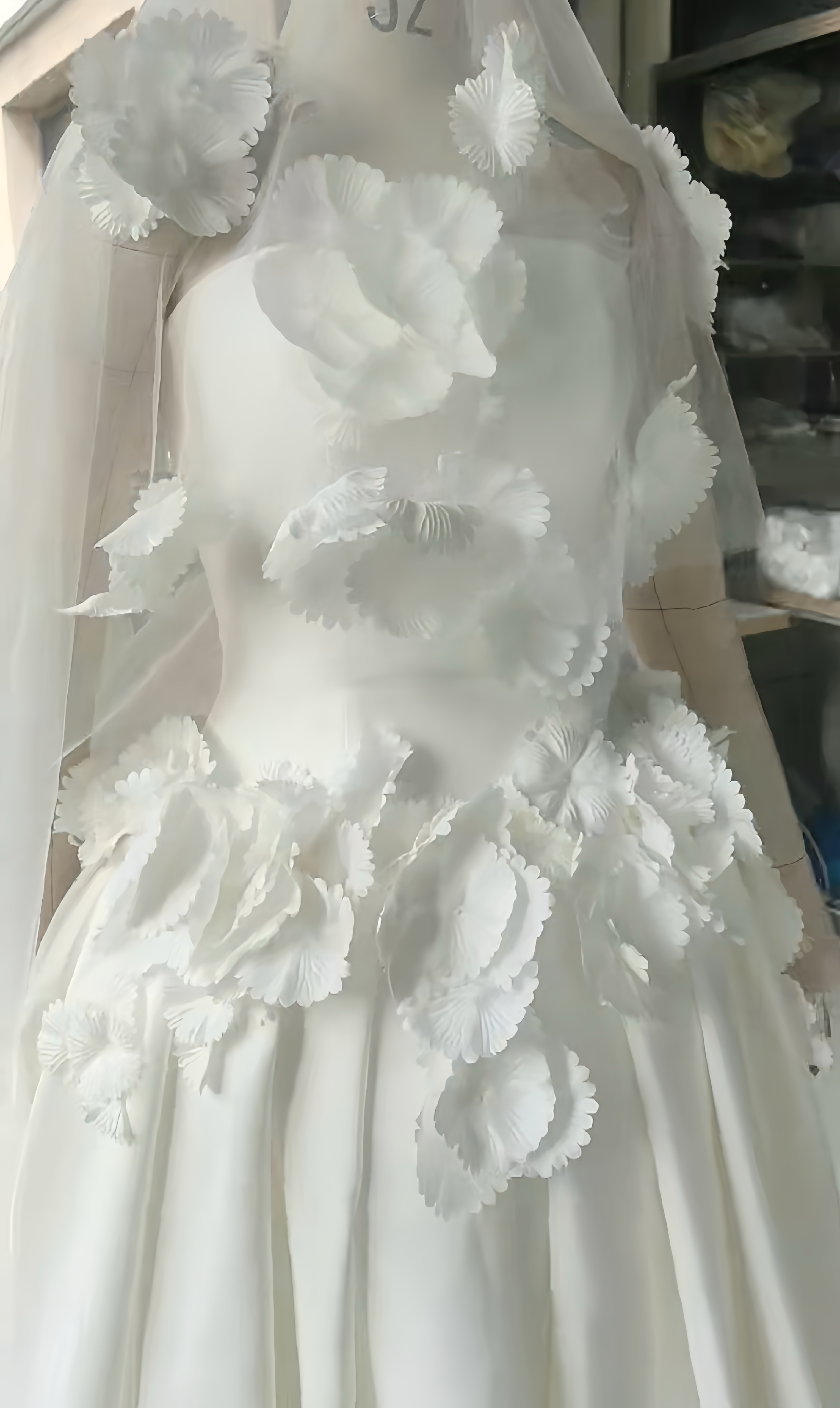 今すぐに買う！オフホワイト　お花飾り　チューブトップ　袖なし　プリンセスライン　オーダーサイズ　結婚式花嫁お呼ばれ二次会