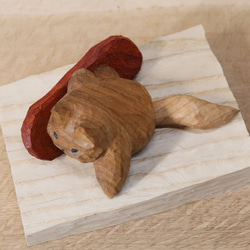 「スノーボードでカービングターンする猫」木彫り 木製 ネコの置物（木材：山桜など）（No.N0050） 10枚目の画像