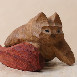 「スノーボードでカービングターンする猫」木彫り 木製 ネコの置物（木材：山桜など）（No.N0050） 16枚目の画像