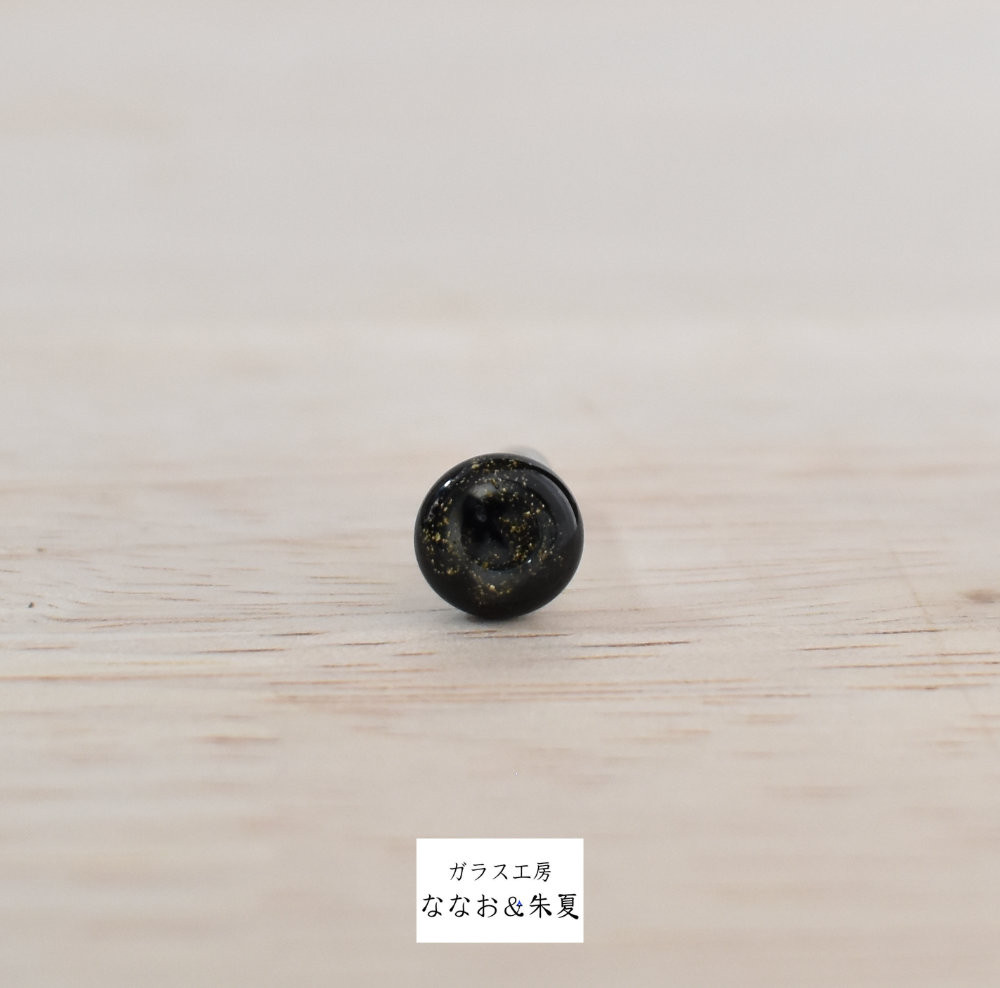 ガラスのボディピアス  黒　8G+0,1mm