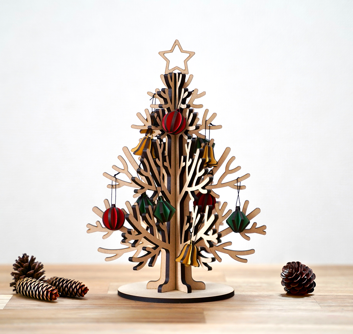 【木製】クリスマスツリー オブジェ 色付きオーナメント