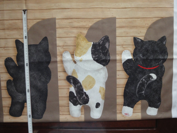 新品綿生地　HOME DECO 「壁からひょっこり猫たち 」 生地幅横110ｃｍ× 縦97cm　パネルカット 3枚目の画像