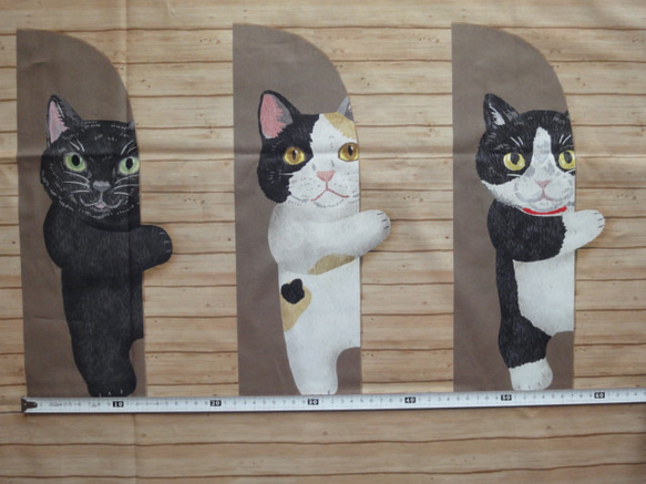 新品綿生地　HOME DECO 「壁からひょっこり猫たち 」 生地幅横110ｃｍ× 縦97cm　パネルカット 2枚目の画像