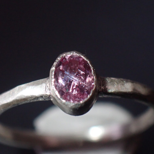 発見されたばかりの激レア宝石】ドラゴンガーネット・シルバーリング