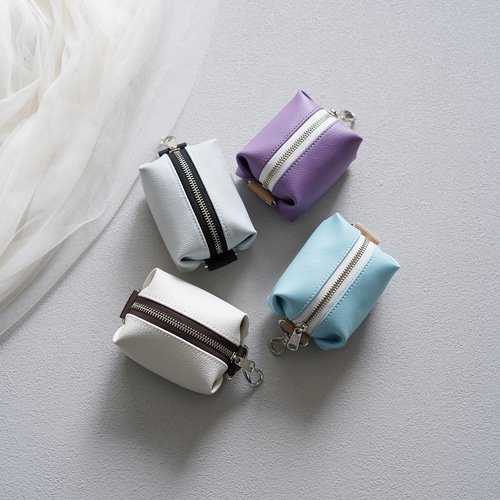 カバンに付けるポーチ バッグチャーム（ホワイト）スマホポーチ ミニ