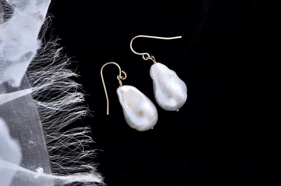 14Kゴールドフィルド　淡水真珠AA 　バロックパール　ゴールドピアス