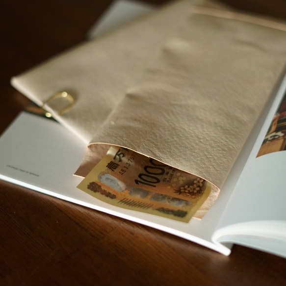 お年玉やお祝い、贈り物に最適な本革 ヌメ革レザーの現金封筒　ぽち袋 - 時を刻むミニマム財布 3枚目の画像