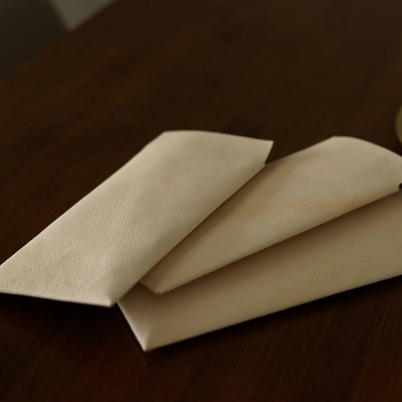 お年玉やお祝い、贈り物に最適な本革 ヌメ革レザーの現金封筒　ぽち袋 - 時を刻むミニマム財布 7枚目の画像