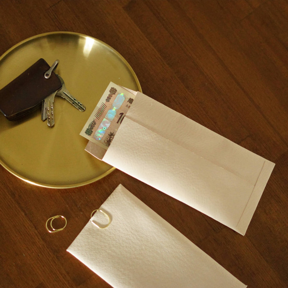 お年玉やお祝い、贈り物に最適な本革 ヌメ革レザーの現金封筒　ぽち袋 - 時を刻むミニマム財布 1枚目の画像