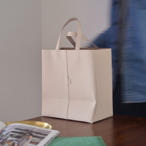 本革レザー 紙袋みたいなトートバッグ ヌメ革生成りナチュラル 本革レザー 紙袋みたいなトートバッグ ヌメ革生成りナチュラル