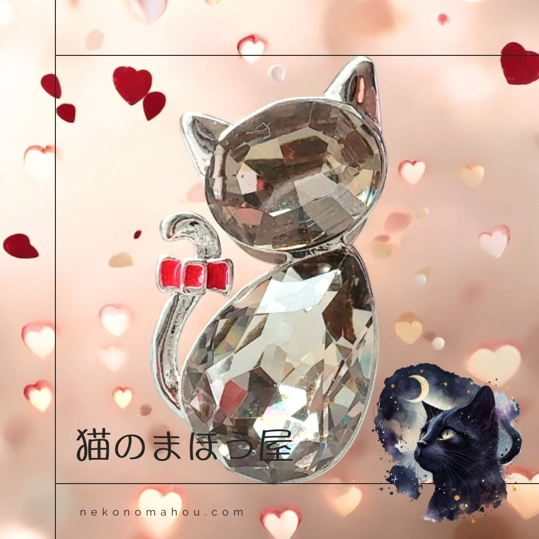 注目を浴びる ファムファローラ「有名に」オーラを纏う キューティキャット ラインストーン ピンズ ブローチ Cat オー