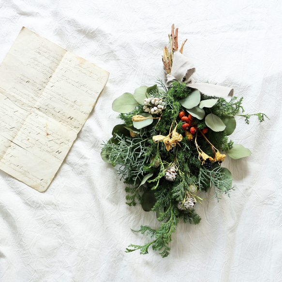 ドライフラワー☆クリスマスローズのハーフリースシンプル大人のコニファー