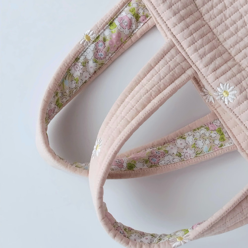 夏色大人可愛いピンクプチトートバッグ マーガレット刺繍ヌビキルト