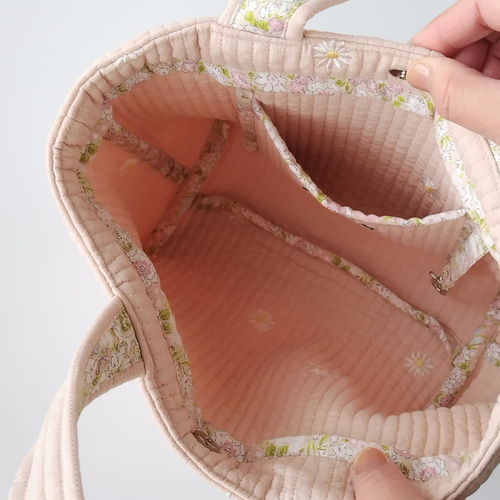 夏色大人可愛いピンクプチトートバッグ マーガレット刺繍ヌビキルト