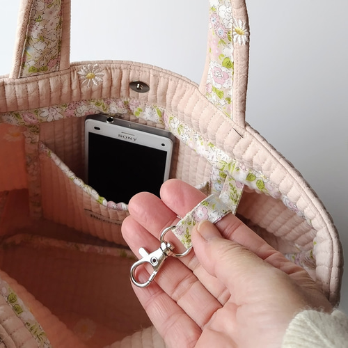 夏色大人可愛いピンクプチトートバッグ マーガレット刺繍ヌビキルト